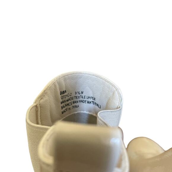 NWOT Diba Boots Womens 9.5 CHELSEA Patent Leather Chunky Platform Pull On Cream - Picture 8 of 8